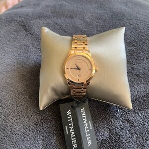 Women's Luxurious Gold Watch